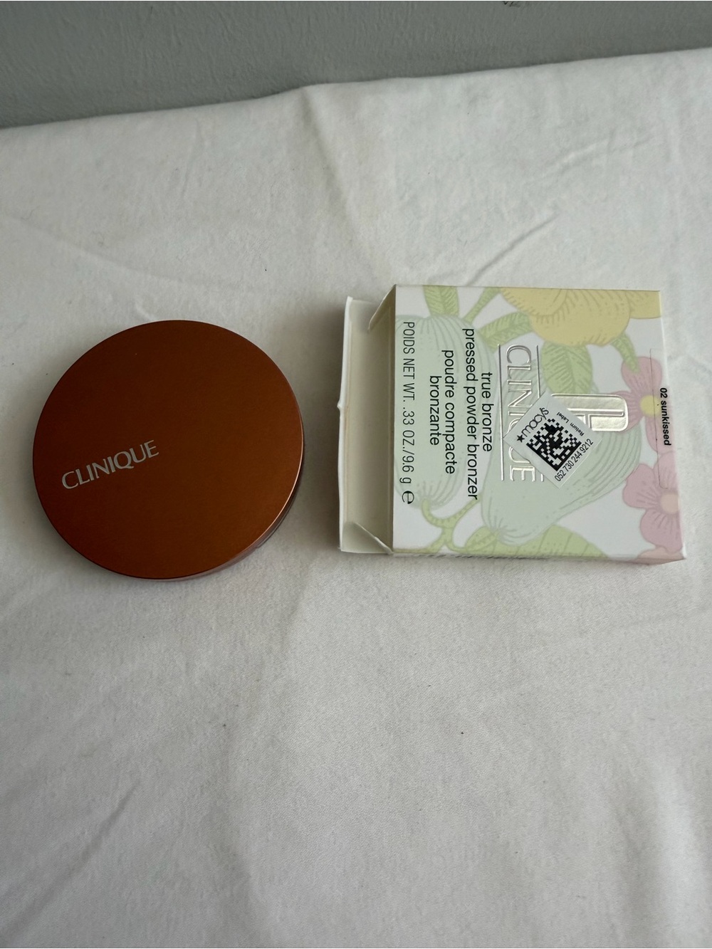 Clinique True Bronze Pressed Powder Bronzer - Sunkissed (02) Floral Box - Picture 5 of 6